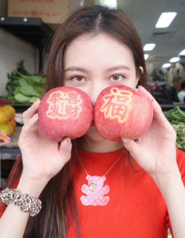 架子|宋妍菲照片接地气，没明星架子也能看出气质，“底子”太好了