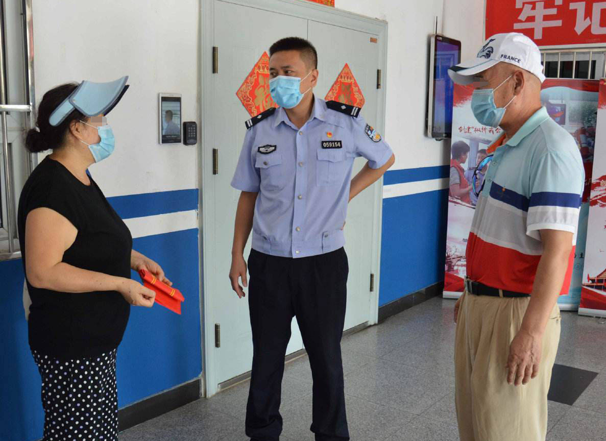 老人偷排骨被挂牌示众，超市：她家根本不差钱