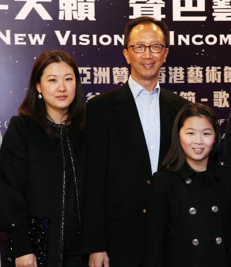 伏明霞|她是跳水皇后,有丹凤眼富贵鼻,老公砸99亿送她最爱的奢华医院