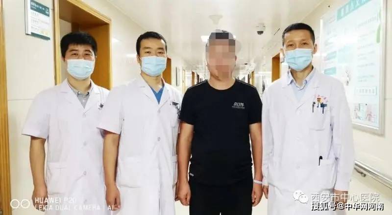 甘肃庆阳一男子给猪打针，猪嗷嗷跑了，针扎进