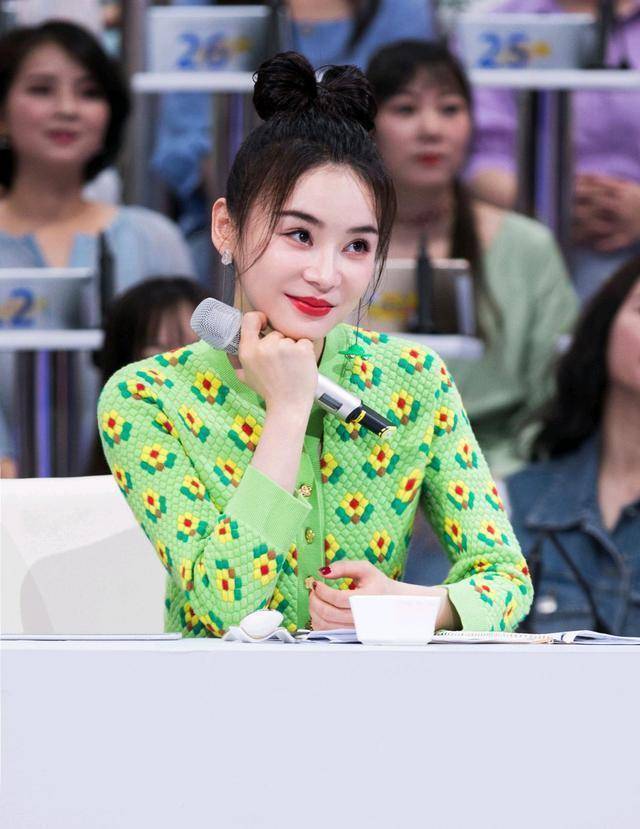 谭松韵|还为你的夏日发型烦恼吗？谭松韵、蔡依林、秀智都扎减龄丸子头!