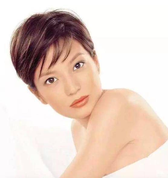 林青霞|舒淇回炉代言Red Earth,林青霞眼光独到,昔日红地球女郎今各有出息