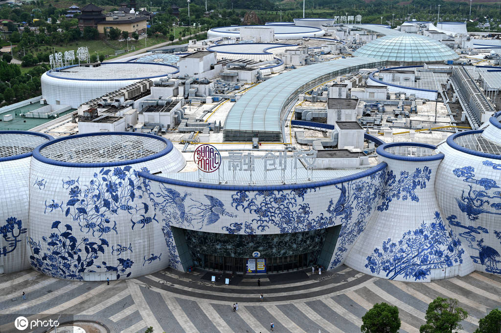世界最大青花瓷建筑群 由4万5千块瓷板8种图案构成