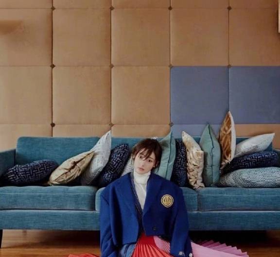 白裙|出道5年的张天爱越来越有范了！一袭白裙上身街拍美若“天仙”