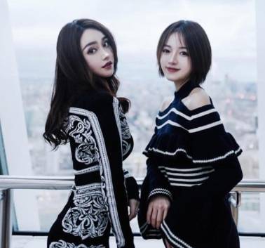 女人|出门穿上一袭精美的连衣裙，让你生活更轻松愉快