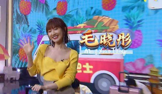 紧身|毛晓彤身材有多优越？穿紧身款都撑不起，镜头拍到全身时：扎心了