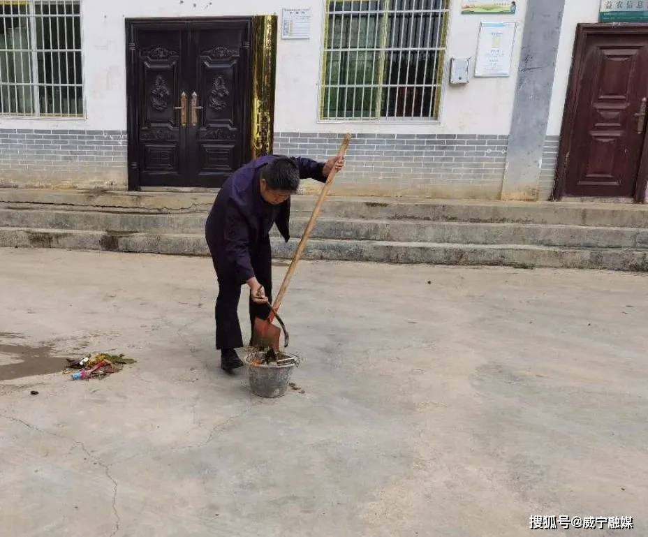 连日来,威宁自治县各乡镇(街道)压实责任,持续狠抓农村人居环境卫生