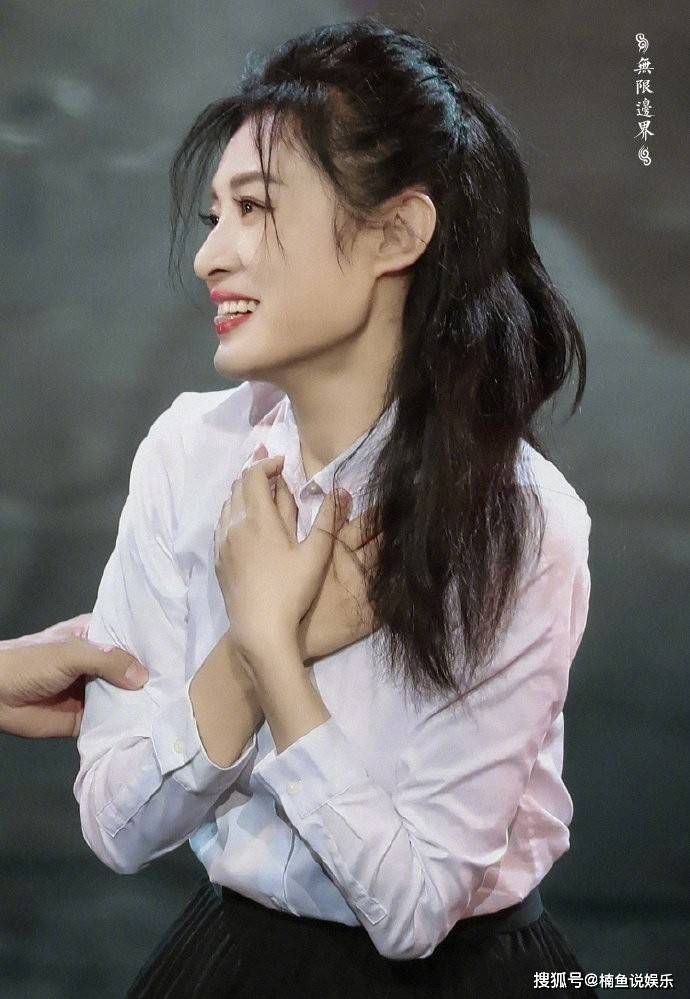 春晚|曾连续16年主持春晚的周涛，52岁状态似少女，岁月真的从不败美人