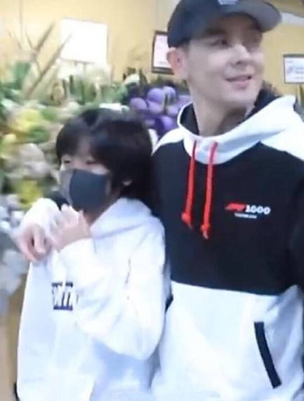 爸爸|11岁身高直逼爸爸肩膀，妥妥小正太林志颖大儿子“脱缰式”长大