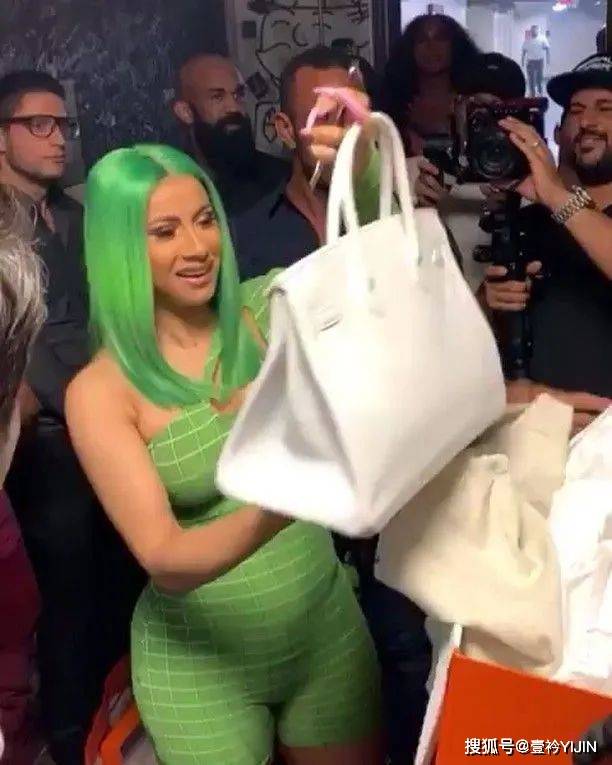 来源|不会打鸣的脱衣舞娘不是好Rapper!卡老师的入党申请书我们已经收到了,Skrr~