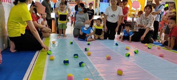 宝宝爬行大赛—吴川市妇幼保健院早教中心外场活动