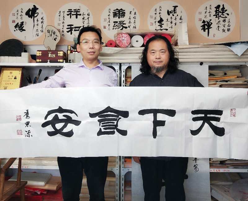 中国书画院院士:冯思源挥毫泼墨助力食品安全_书法