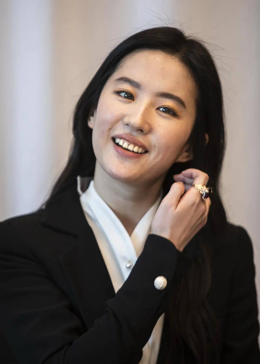 花木兰|刘亦菲为《花木兰》拍摄的生图曝光，神仙姐姐也抵不住一胖毁所有