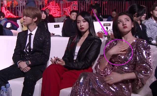 热巴|穿性感衣服?宋祖儿频繁捂胸,江疏影捂腿,看到热巴脱外套太美了