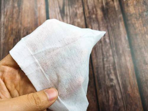宝宝|应该先用湿巾还是先用纸巾？很多妈妈都弄反了给宝宝擦屁屁