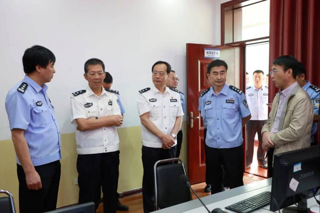 杨通顺一行在中阳县公安局调研指导工作