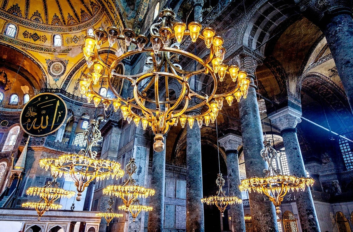 清真寺|令人惊艳的大教堂改成清真寺 为何会引发他国的强烈反对？