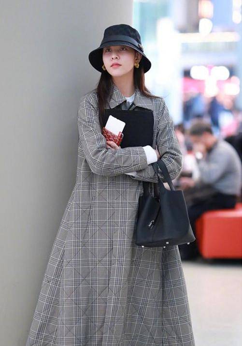 造型|真正会穿的女人,秋天都不会错过这3个“配饰”,看杨幂就知道了