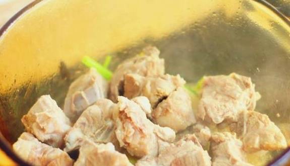 排骨汤的炖法家常菜 f7a431717410413ea51fc663d6f5c029.jpeg