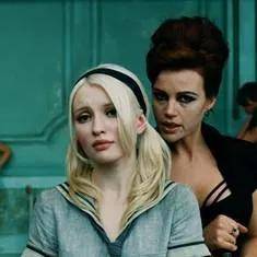 洋娃娃|澳洲版周迅、高级厌世脸2.0，被这未被发掘的美貌宝藏炸出来了