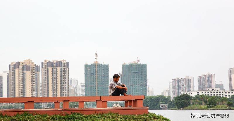原创
明年房子迎“贬值潮”?专家预计:2021年楼市将突破“三个下限”
第一:有些城市会突破房价下跌底线第二:部分房企负债率会突破上限第三:人们投资房产的兴趣会突破下限