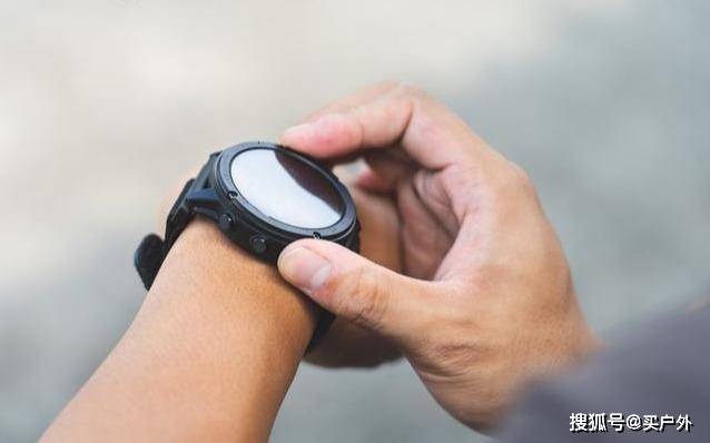 Garmin|佳明Garmin太阳能战术腕表开箱，军迷爱好者不容错过