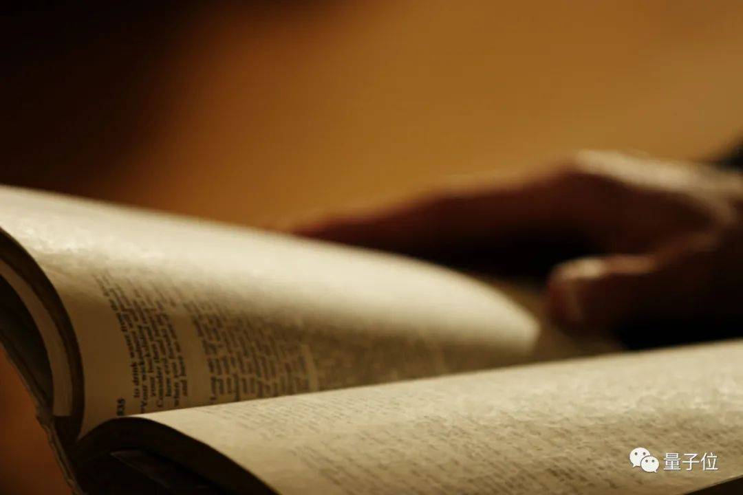 北大“一个人的毕业照”主人公,十年后搞起了AI