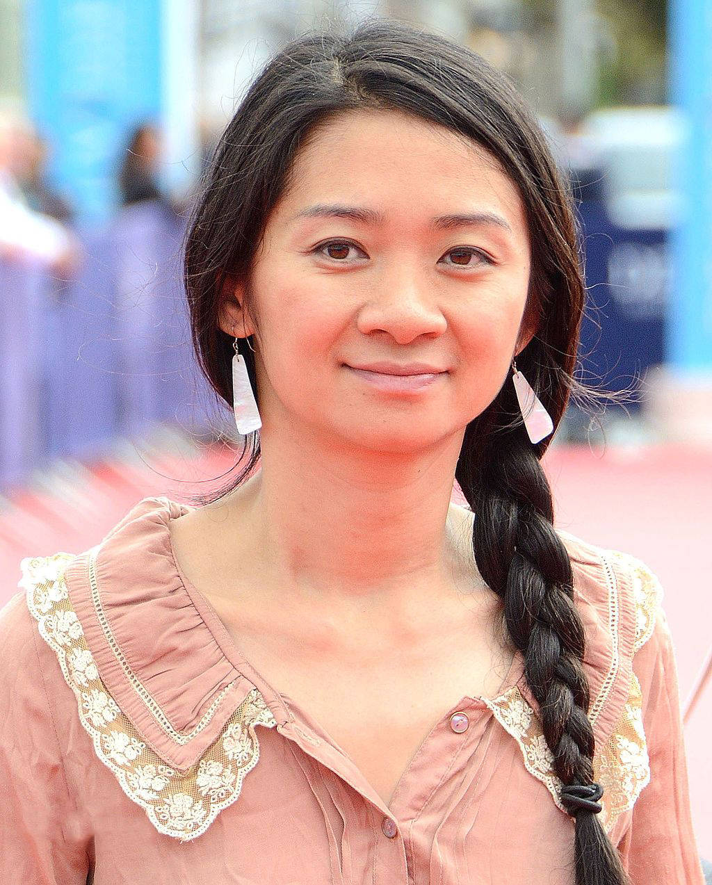 原创宋丹丹继女,中国导演赵婷新作火爆威尼斯,勇夺最高奖金狮奖!