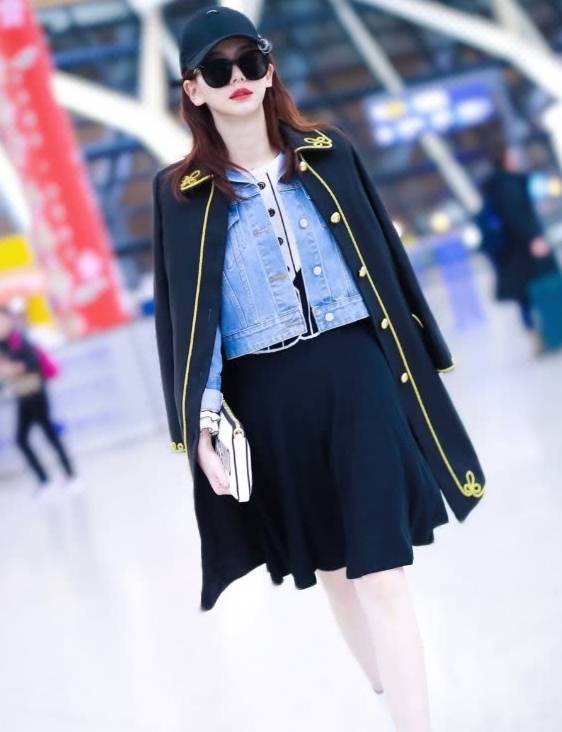 裙子|叮咚,您的碎花裙已过时,现在“纸片裙”占领时尚,潮人必盘!