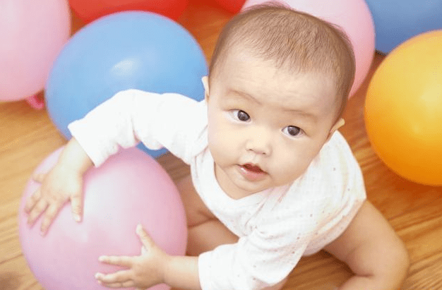 几个月宝宝会主动伸手拿东西 37c23dcdb9ef4ab49fedcce09470de09.png