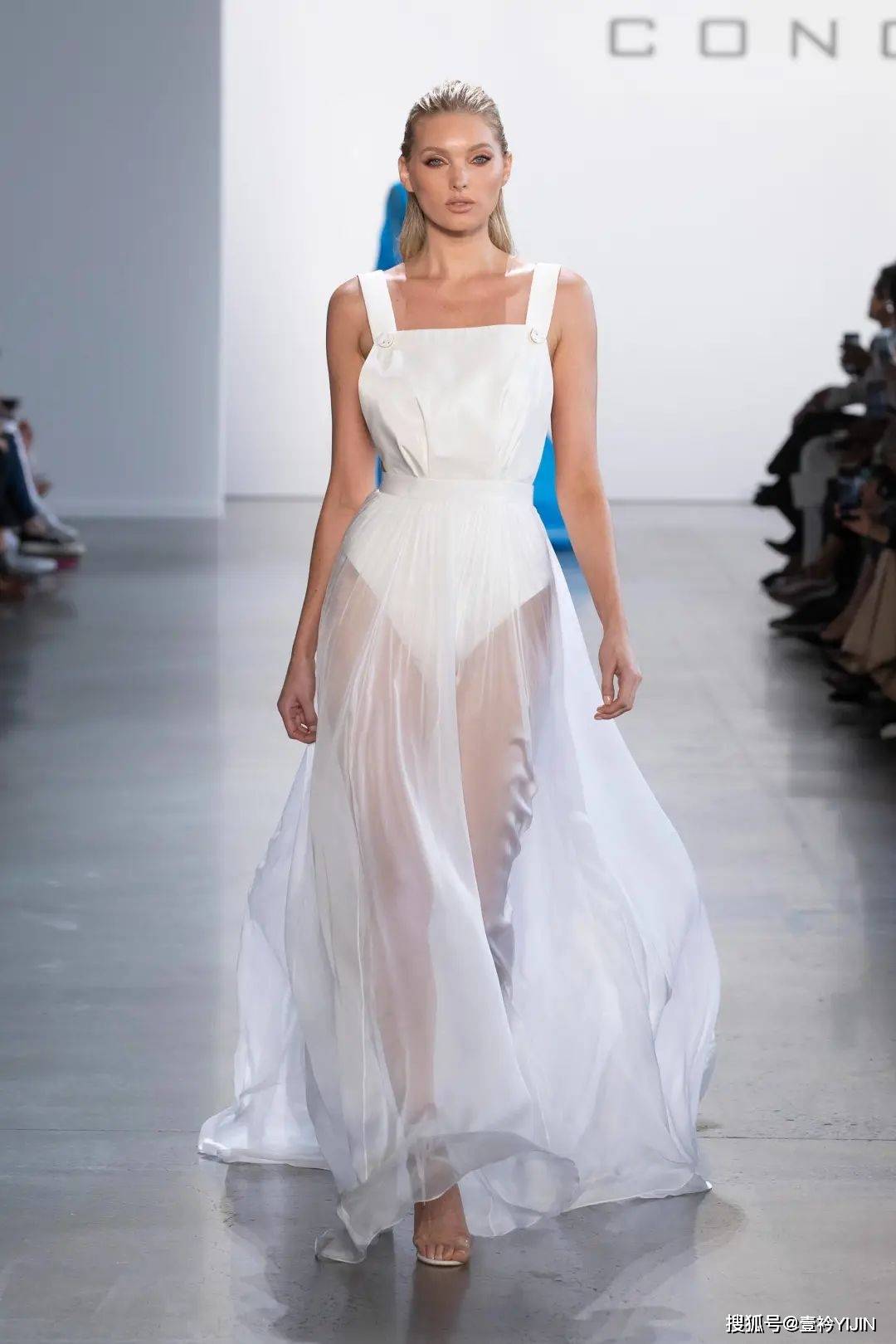 越南|被巴黎世家抄袭？把衣服种上鲜花、冻进冰块里？越南时装的高光时刻