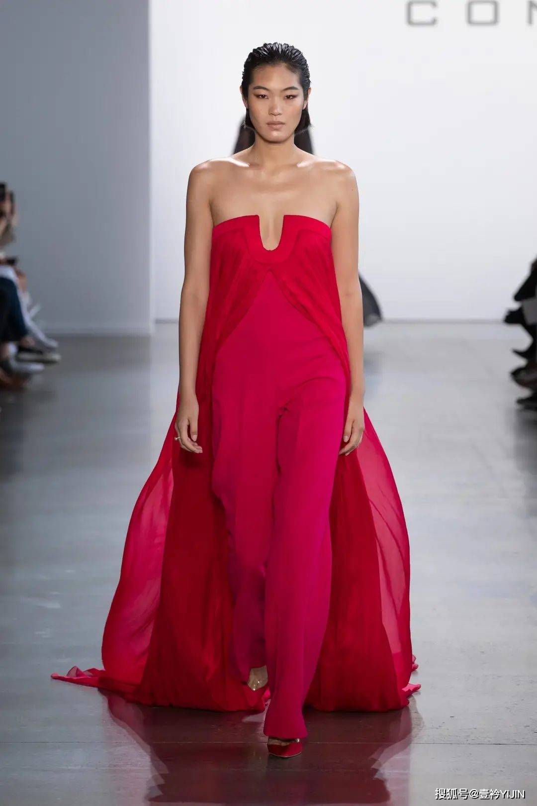 越南|被巴黎世家抄袭？把衣服种上鲜花、冻进冰块里？越南时装的高光时刻