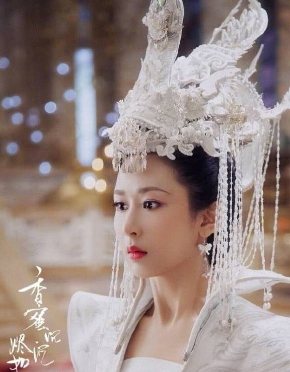 张钧甯|古装剧的头饰：彭小冉民族风，张钧甯头饰华贵，倪妮的简单又好看