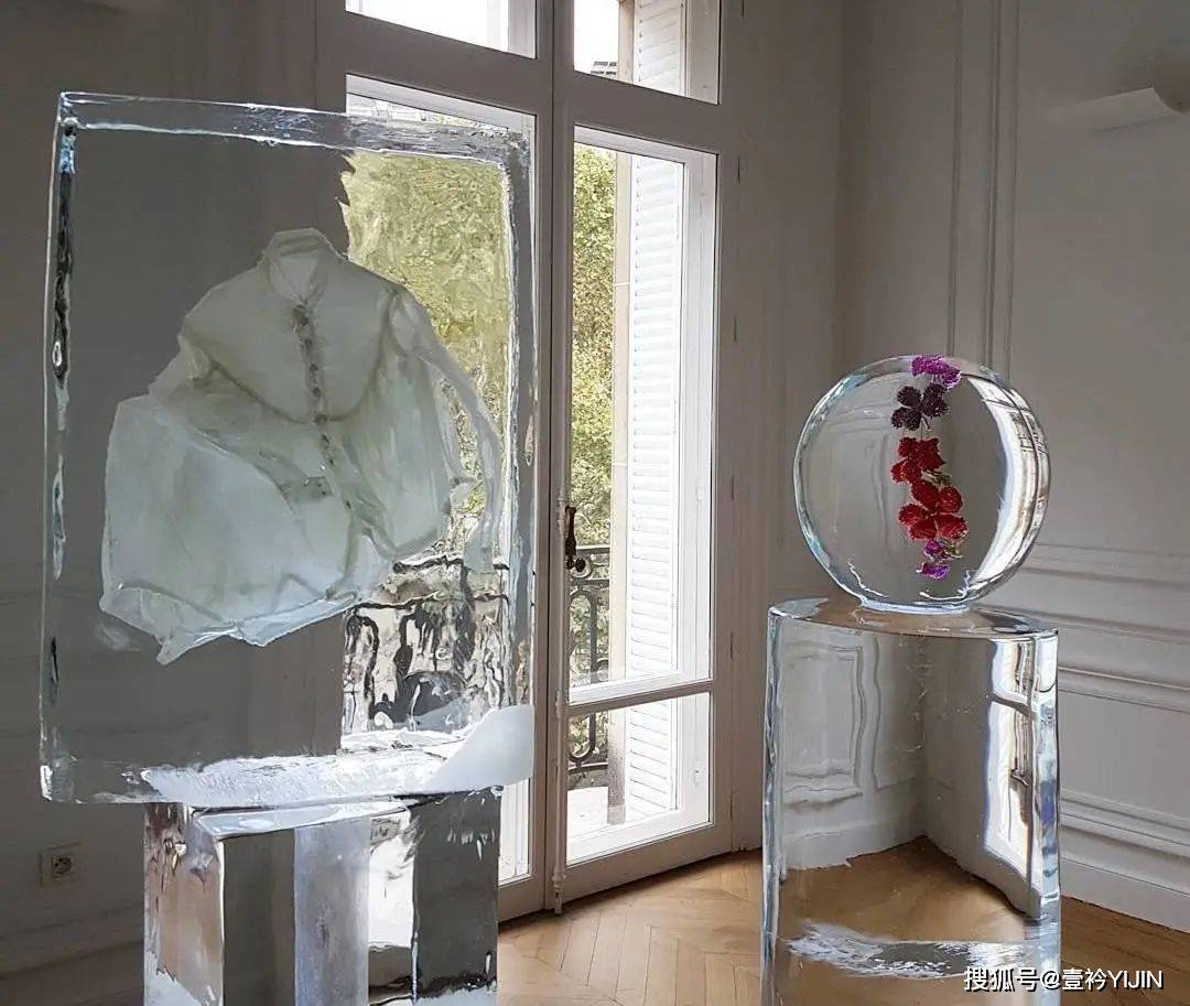 越南|被巴黎世家抄袭？把衣服种上鲜花、冻进冰块里？越南时装的高光时刻