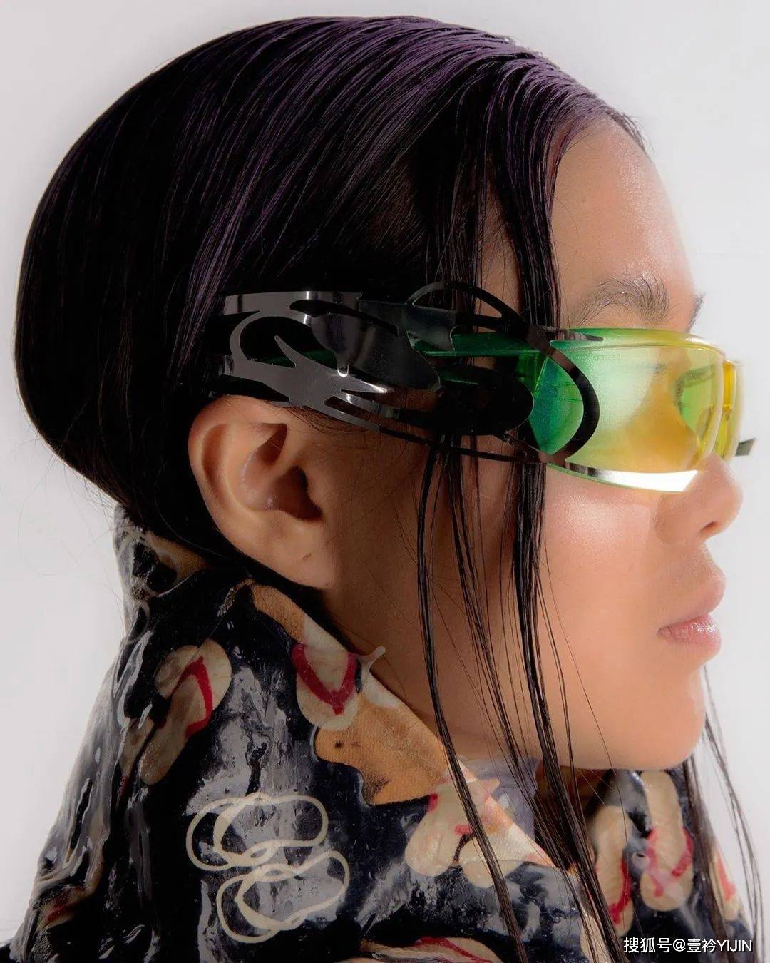 越南|被巴黎世家抄袭？把衣服种上鲜花、冻进冰块里？越南时装的高光时刻