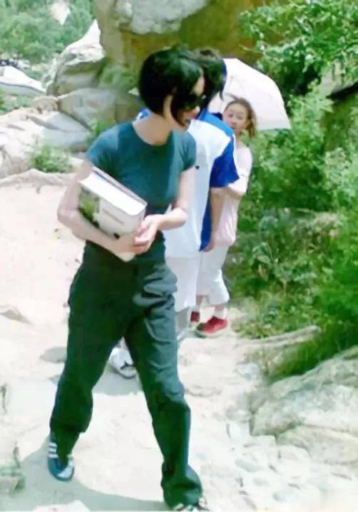 裸体女人爬雪山猜成语(3)