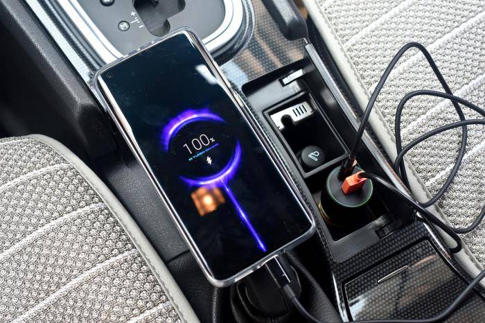 便宜实用的车载充电器 e17b88e7862e4cbd954d6b032fe7eca4.jpeg