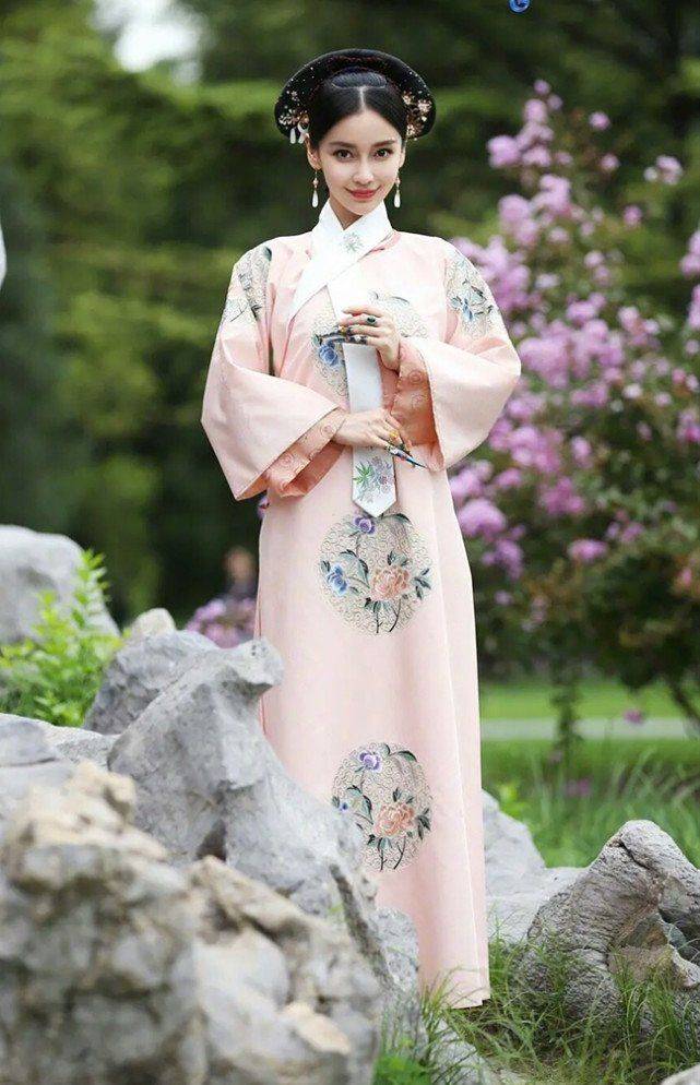 杨颖|杨颖首次挑战清宫装,但撞上杨幂后,一个似皇妃,一个却像丫鬟