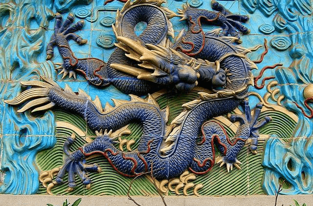 工匠欺骗皇帝,将秘密藏在故宫九龙壁,偷工减料却救了众人性命