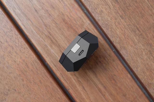 AirPods|「老罗推荐」时尚与科技完美结合，降噪完胜索尼WF-1000XM3