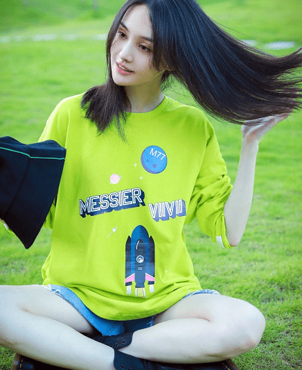 衣服|同是明星设计衣服，欧阳娜娜最入眼，看到宋妍霏：自己留着吧！
