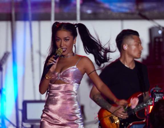 女生|吉克隽逸的腿成女生的追求？不瘦不白，可秀出来那刻却自带夺目感