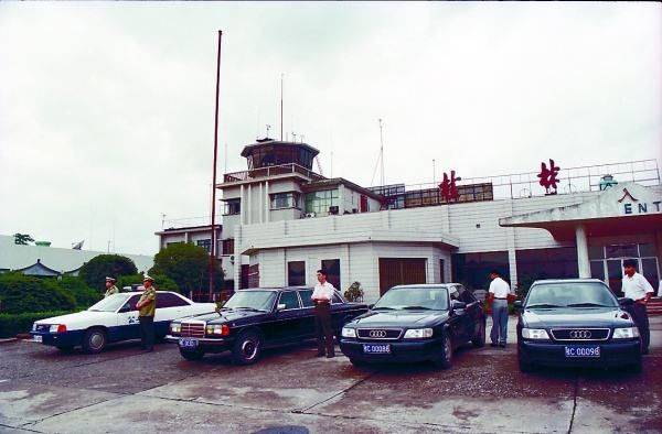 奇峰岭机场轰炸机撞击民航客机:1983年9月14日桂林914空难发生_飞机