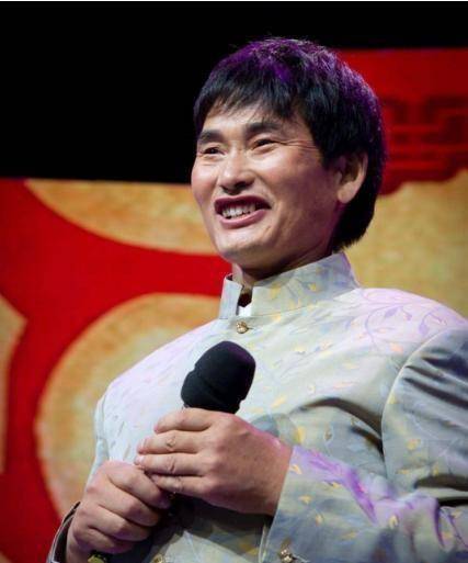 大衣哥儿子唱歌 30f9bebcc47842ce903c52582529301e.jpeg