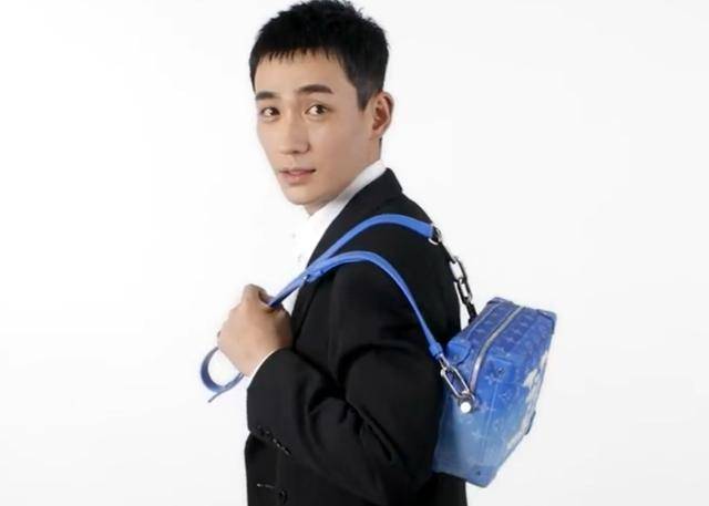 吴亦凡|众男星集体为奢侈品宣传，吴亦凡潮男范十足，朱一龙却被嘲像奶奶