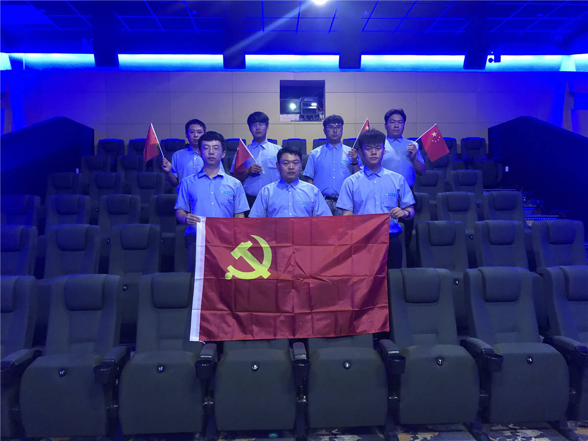 地狱的黑暗,照亮前行的路——庆云碧桂园项目组织观看电影《八佰》