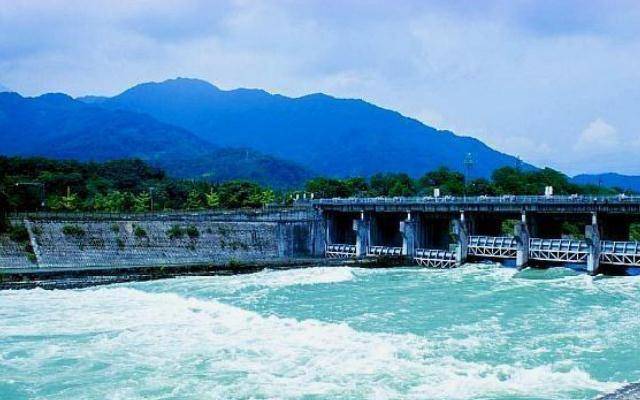 四川都江堰市gdp_都江堰那些走过以后还想走的路(2)