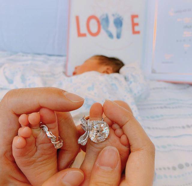 丈夫|原创二胎礼物？安以轩获赠丈夫股份，估值身价已超12亿