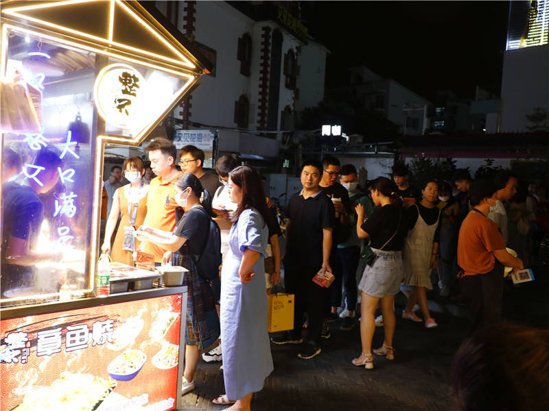 高丽菜|就为了买个网红的章鱼烧游曾厝垵趣事：排队二十分钟