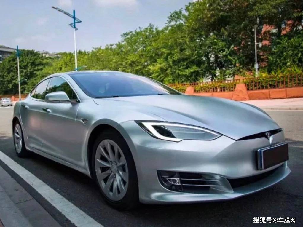 特斯拉model s 陶瓷银改色贴膜效果图